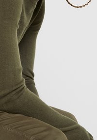Dorothy Perkins Svetr - khaki
