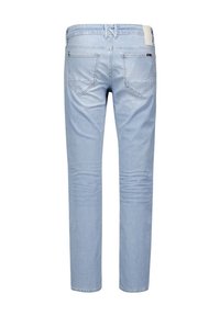 Lichtblauwe denim jeans met een recht gesneden ontwerp. Kenmerken zijn onder andere twee achterzakken, subtiele stiknaden en een stoffen label aan de tailleband.