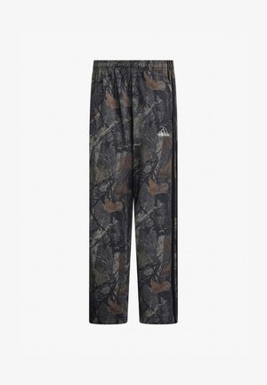 Pantaloni sportivi con motivo mimetico in grigio scuro, verde e marrone; realizzati in tessuto morbido con vita elastica e dettaglio logo bianco.