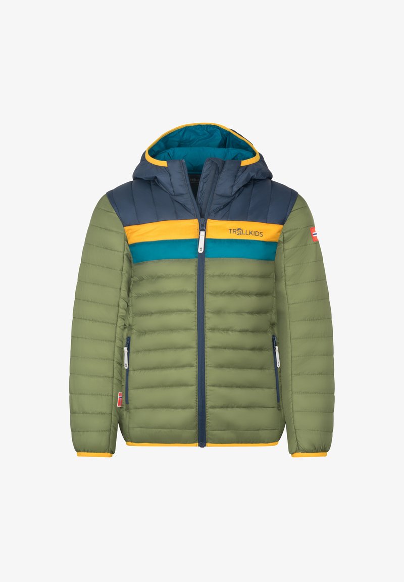 Casaco tipo puffer com capuz, apresentando um corpo verde, ombros azul-marinho e detalhes amarelo-laranja. Blocos de cor horizontais e bolsos com fecho de correr.