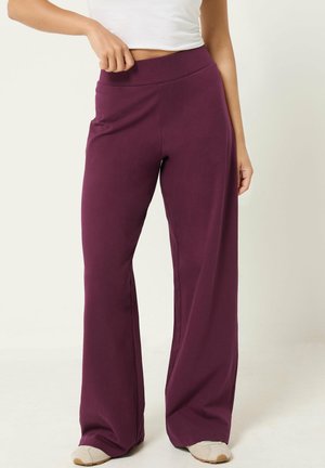Pixie Girl, PETITE WIDE LEG TROUSERS - Pantalones - burgundy