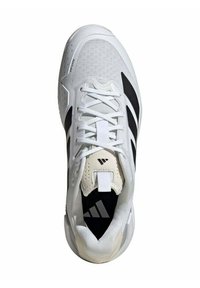 Scarpa atletica bianca con accenti neri, parte superiore in rete e dettagli testurizzati. Presenta lacci e un logo sulla linguetta. Forma arrotondata.