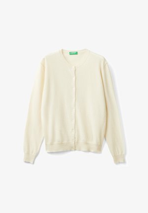 Cardigan couleur crème en matériau doux, présentant un col rond, des boutons à l'avant, et des poignets et un ourlet côtelés.