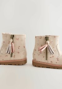 Next WIDE FIT- ZIP TASSEL  - Žieminiai batai - neutral floral