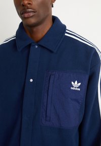 adidas Originals ADICOLOR POLAR FLEECE - Fleecová bunda - night indigo