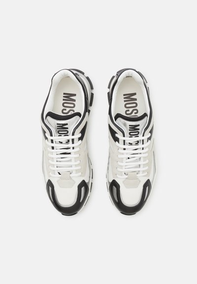 MOSCHINO UOMO - Sportbačiai - bianco/nero/argento