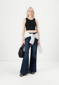 Wrangler Flared Jeans - whirlpool
