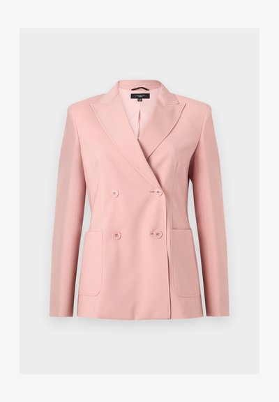 Ροζ διπλόσαρκο σακάκι με notch πέτο, τέσσερα κουμπιά, δύο μπροστινές τσέπες και μακριά μανίκια σε μονόχρωμο φόντο.
