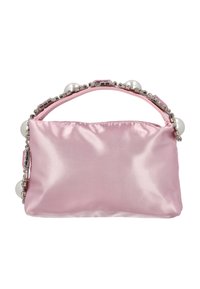 Sac à main en satin rose avec une forme structurée, doté d'une anse décorative ornée de perles et de pierres rectangulaires aux accents argentés.
