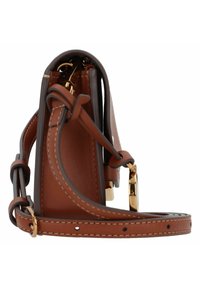 Bruine leren handtas met contrasterende stiksels, gouden hardware en een gestructureerd ontwerp. Voorzien van een afneembare verstelbare schouderband.