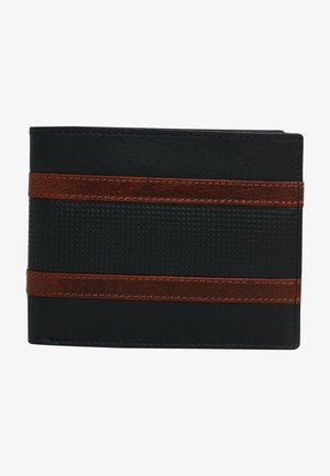 Portefeuille en cuir noir avec des accents marron et des rayures horizontales texturées ; présente un design bi-fold compact et une couture détaillée.