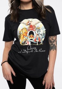 Paradiso Clothing QUEEN A DAY AT THE RACES - Print T-shirt - black