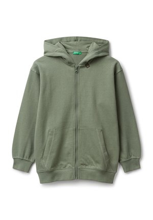 Grüne Zip-Hoodie mit Fronttaschen, gerippten Bündchen und Saum sowie attachierter Kapuze, flach auf weißem Hintergrund ausgelegt.