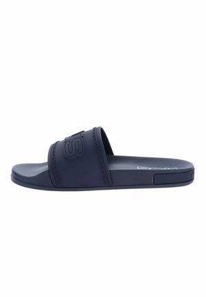 Sandale à enfiler bleu marine avec large sangle ornée d'un logo en relief et semelle intérieure texturée, conçue pour un usage décontracté.