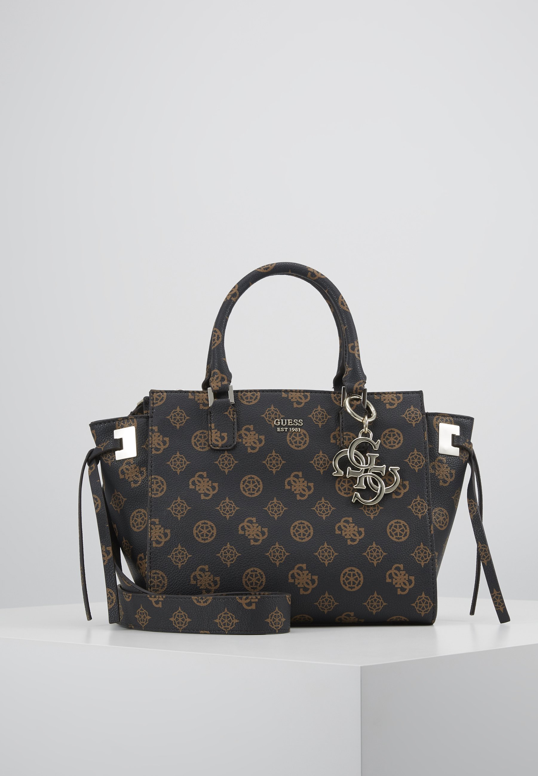 Brune Guess Vesker & Kofferter | Dame | Ny veske og koffert Guess Vesker & Kofferter | Dame | Ny veske og koffert på