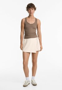 OYSHO SOFT TOUCH SLEEVELESS V-NECK - Top - brown