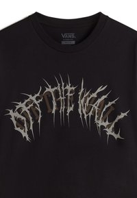Sort bomulds T-shirt med et struktureret, broget sølv- og brun grafisk design med teksten "OFF THE WALL" centralt placeret på brystet.