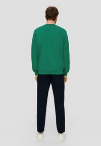 s.Oliver MIT LOGO-DETAIL - Sweater - smaragd