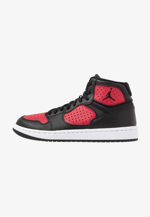 Chaussure de basketball montante en cuir noir et rouge avec perforations, lacets noirs, semelle blanche et logo Jumpman noir sur le côté.