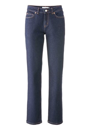 Jeans in denim blu scuro con taglio dritto, cuciture arancioni, tasche frontali e chiusura a bottone standard in vita.