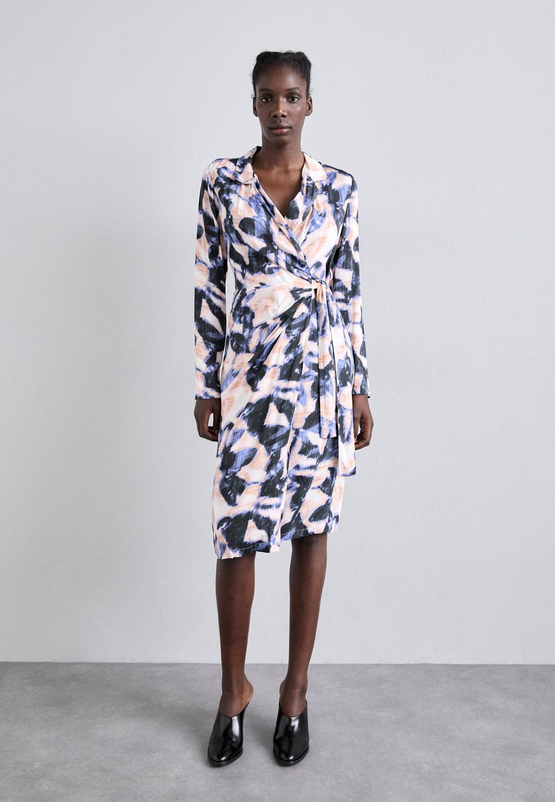 MUNTHE - TYSHA - Vestido camisero - blue, Ampliar