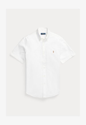 Valge lühikeste varrukatega nööbitav särk, valmistatud puuvillast, millel on klassikaline krae ja vasakul rinnal tikitud logo.