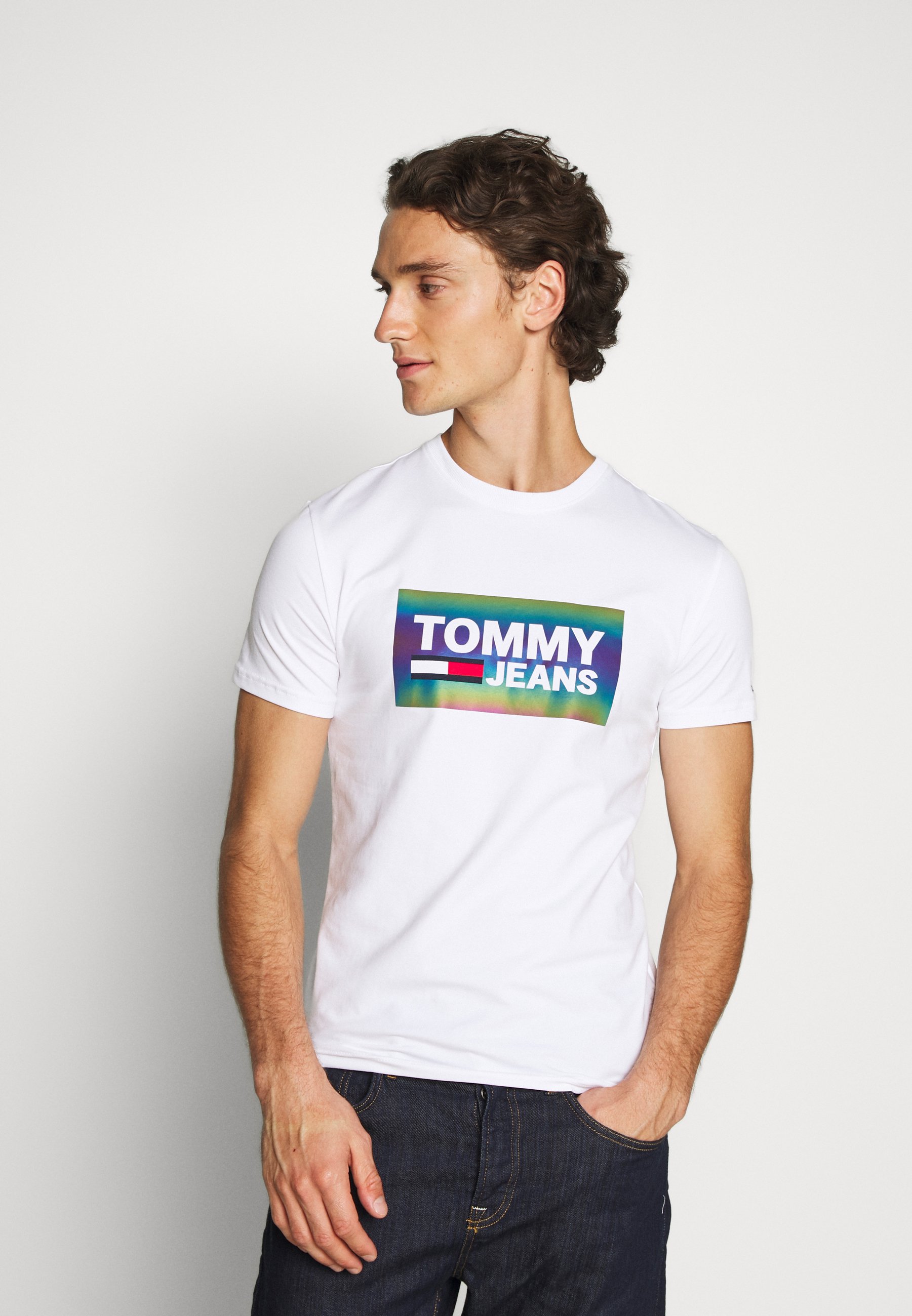 tommy jeans centre logo t shirt
