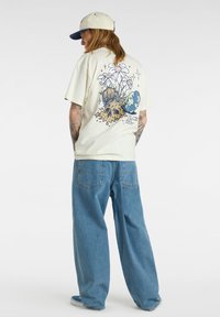 Vans WHATS INSIDE SS - Camiseta estampada - marshmallow