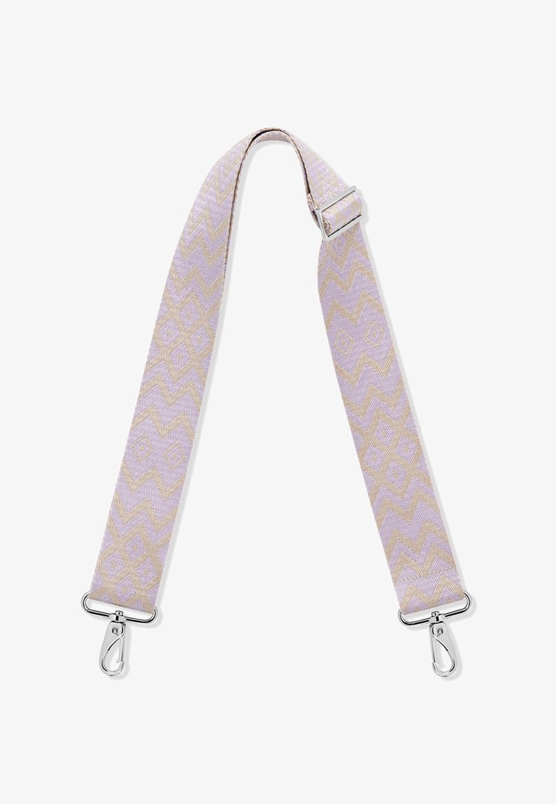 Kudotun purppurainen hihna, jossa on sahalaitakuviota, korostettuna hopeisilla pinnoilla ja klipsillä kummassakin päässä kiinnittämistä varten.