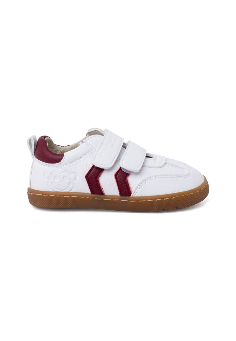 Sneaker bianco con accenti bordeaux e cinturini in Velcro. Caratterizzato da una tomaia in pelle texturizzata, punta arrotondata e suola in gomma marrone. Dettaglio del logo della scimmia.