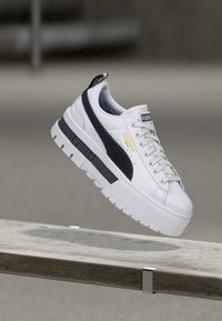 Puma MAYZE - Tenisice za trening - white/black