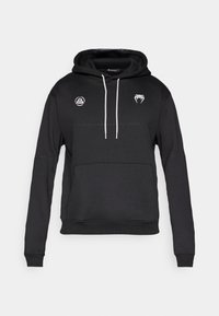 Sweatshirt preta com capuz, bolso canguru, cordões brancos e dois logotipos no peito. Feita de tecido macio e texturizado.