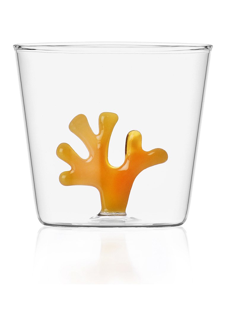 Przezroczysty szklany pojemnik z żółtym wkładem w kształcie korala na środku. Gładka powierzchnia z zaokrąglonymi krawędziami, odbijająca światło.