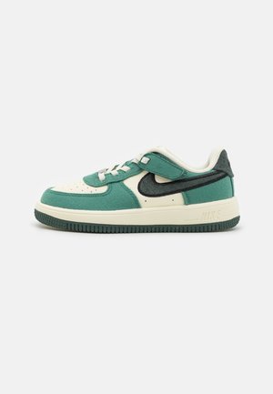 Nike Sportswear FORCE 1 EASYON UNISEX - Trainers - coconut milk/vintage green/bicoastal/dark brown