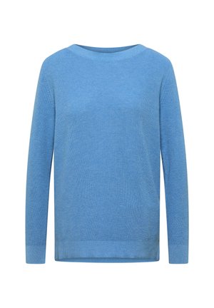 Zacht lichtblauw gebreide trui met lange mouwen, een ronde hals en geribbelde manchetten en zoom, weergegeven op een witte achtergrond.