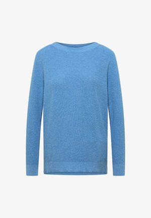 Zacht lichtblauw gebreide trui met lange mouwen, een ronde hals en geribbelde manchetten en zoom, weergegeven op een witte achtergrond.