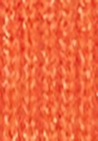 Kuvioitu kangas kirkkaan oranssissa värissä, jossa on hieman hohtava pinta ja pehmeä, kudottu ulkonäkö. Sopii monenlaisiin käyttötarkoituksiin.