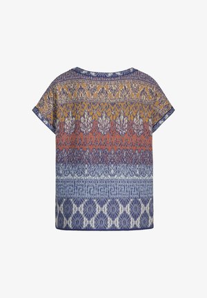 Daugiaspalvis trumpomis rankovėmis megztinis su horizontaliomis geometrinėmis ir gėlių raštais mėlynos, oranžinės, geltonos ir kreminės spalvų tonais.