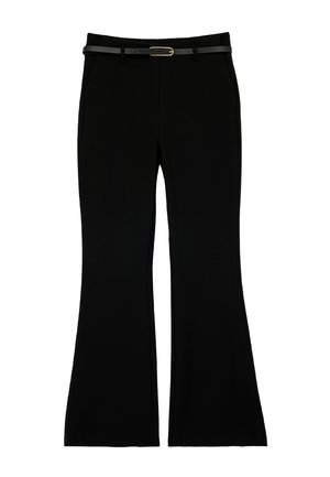 Pantalon noir évasé avec une ceinture noire fine dotée d'une boucle rectangulaire dorée, présenté à plat sur un fond blanc.