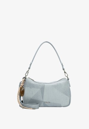 Bolso texturizado azul claro con asa corta, correa desmontable, borla de cuerda beige y charm ovalado color ámbar en el lateral.