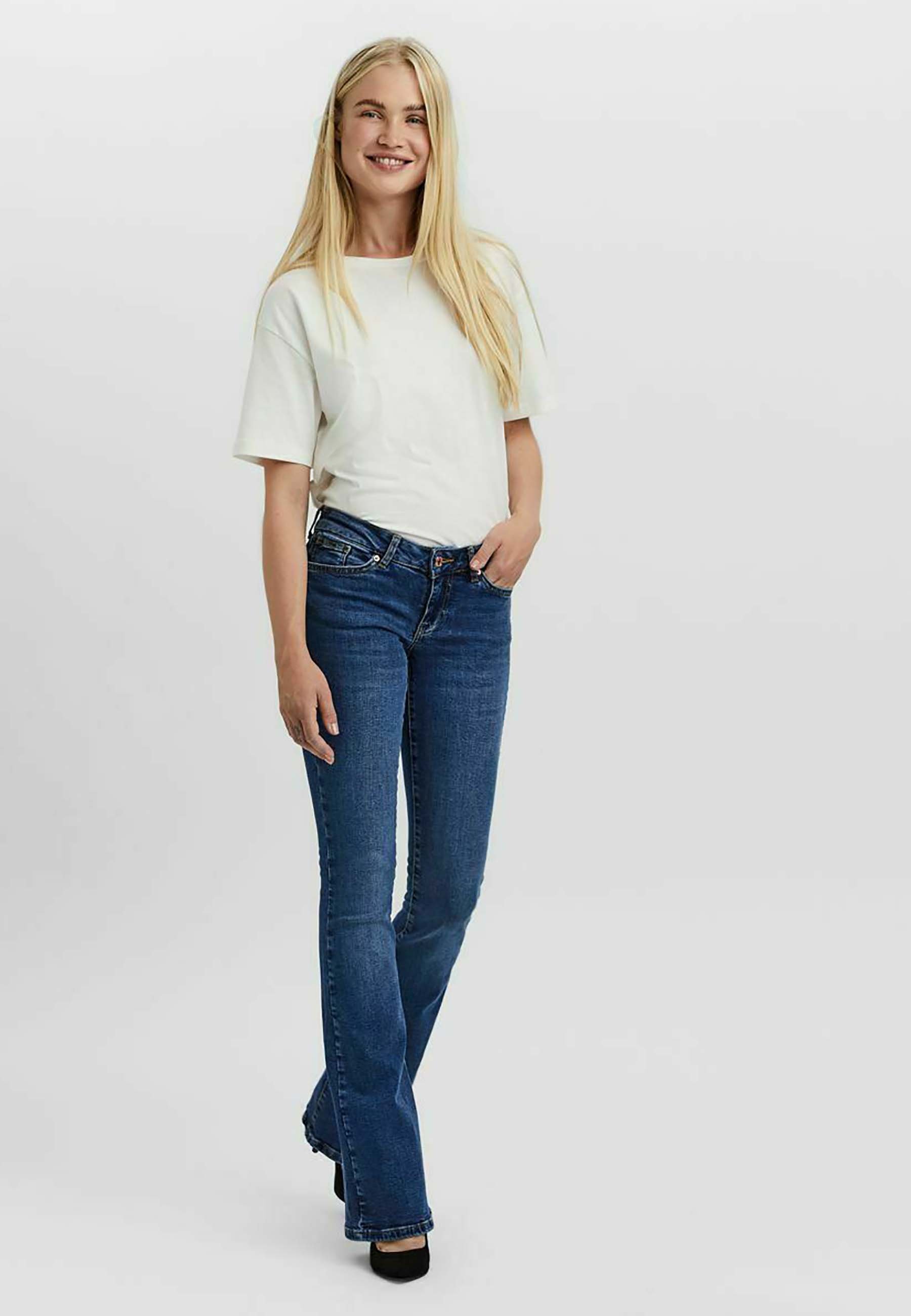 Vero Moda Jeans a zampa - medium blue denim/blu scuro - Zalando.it