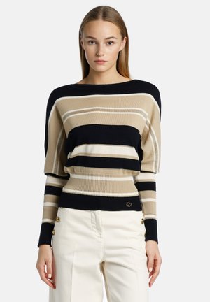 Gestreifter Strickpullover in Beige, Marineblau und Creme mit weitem Bootsausschnitt, geripptem Saum und Logodetail. Weiche Textur mit lockerer Passform.