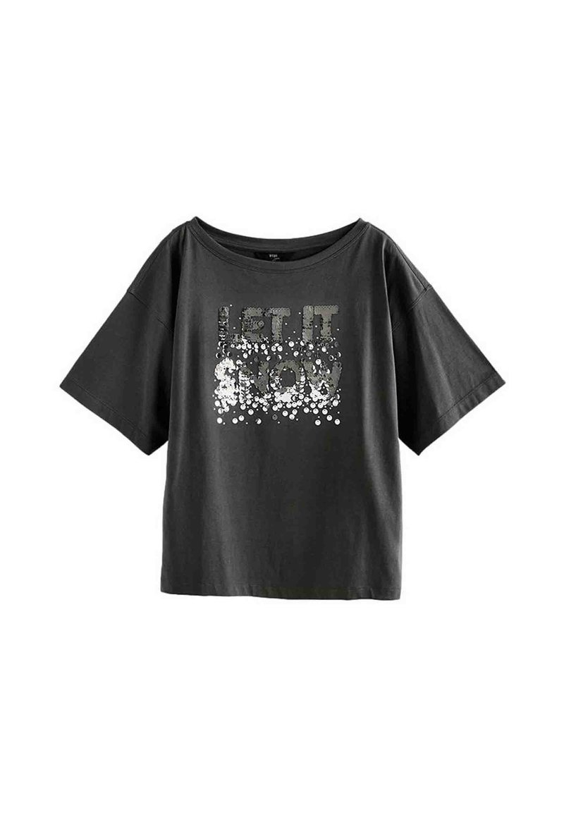 Zwart T-shirt met korte mouwen, een wijd decolleté en een met pailletten versierde opdruk met de tekst "LET IT SNOW" in zilver en wit.