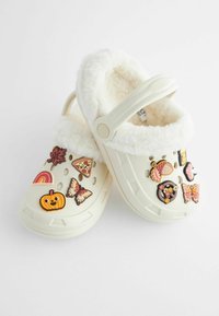 Next Hausschuh - neutral pumpkin badge
