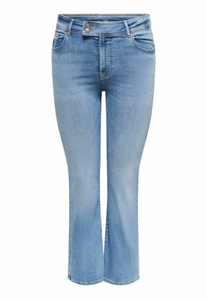 Világoskék farmernadrág első zsebekkel, övbújtatókkal, dupla gombos záródással és enyhe bővüléssel az alján.