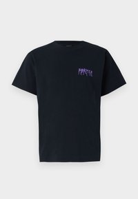 Zwarte katoenen t-shirt met korte mouwen, voorzien van een paarse grafische tekst "FORMER" op de linkerborst. Klassiek crewneck ontwerp.
