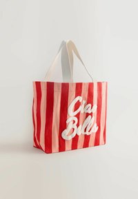 Czerwono-różowa torba na ramię w paski z białymi uchwytami, z haftowanym napisem "Ciao Bella" w zabawnym stylu. Teksturowany materiał.
