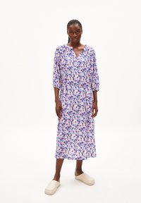 ARMEDANGELS MADITHAA MULTI FLORAL - Jurk - light lime