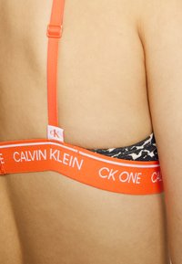 Calvin Klein Underwear UNLINED TRIANGLE CK ONE COTTON - Biustonosz z trójkątną miseczką