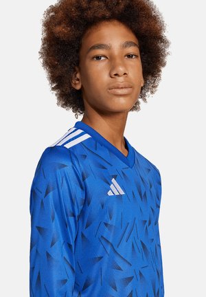 Blauwe atletische longsleeve shirt met een driehoekig patroon, v-hals ontwerp en witte drie-strepen accenten op de schouders.